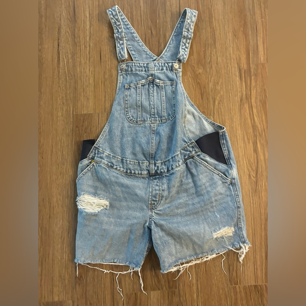 Light blue wash denim womens M size overalls shorts jeans denim